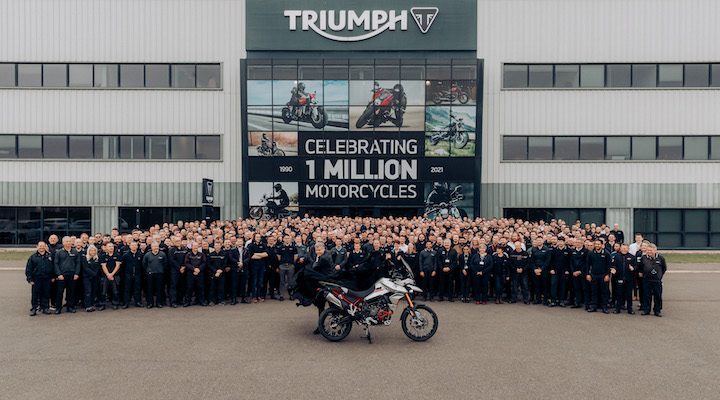Triumph chega a 1 milhão de motos produzidas na Inglaterra desde o retorno da marca, em 1990