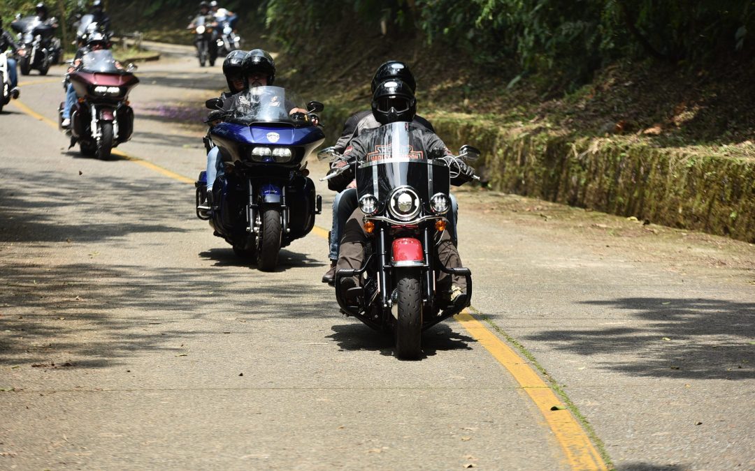 Estrada Velha de Santos é reaberta para passeios de moto. Saiba como rodar.